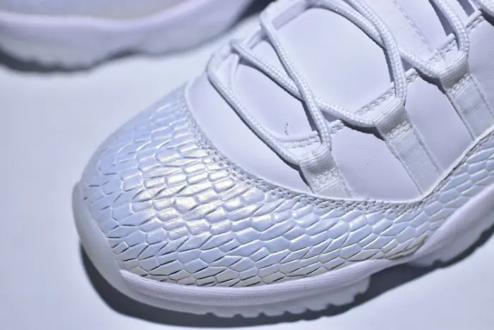 air jordan 11 low heiress frost white 