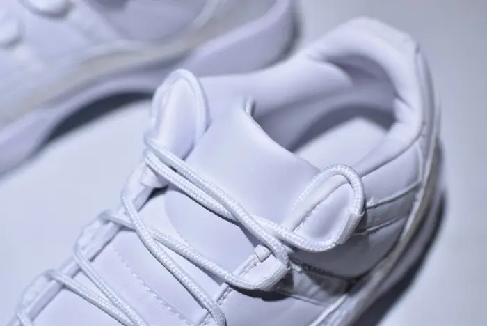 air jordan 11 low heiress frost white 