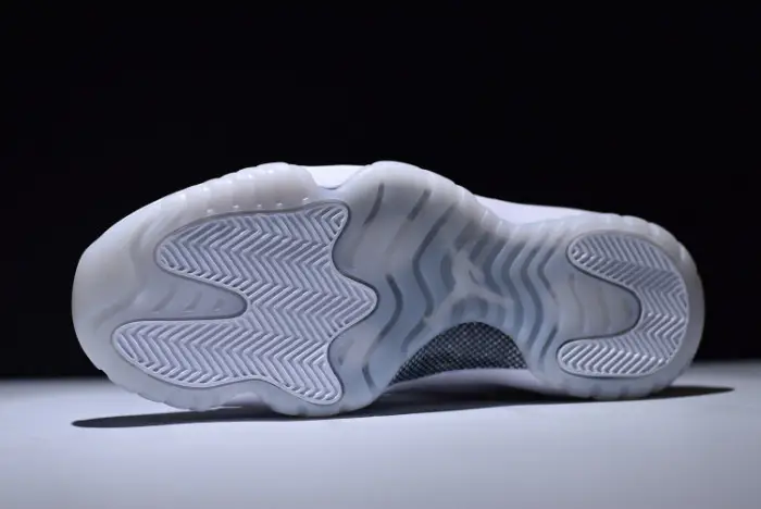 air jordan 11 low heiress frost white 