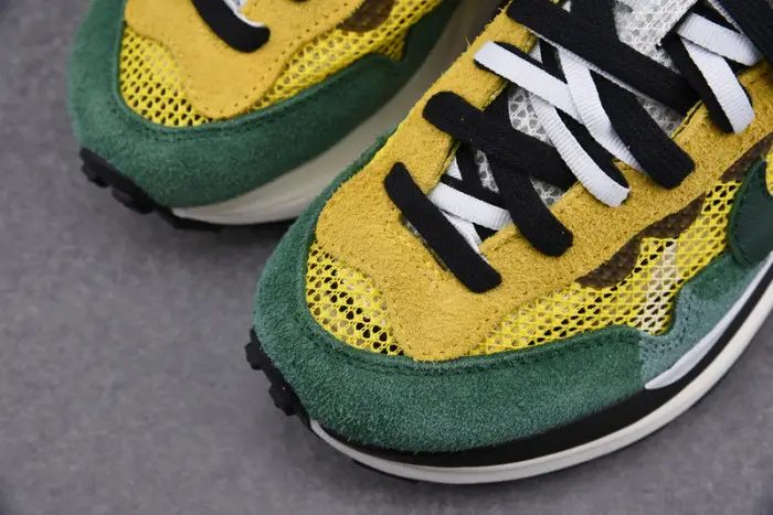 nike vaporwaffle sacai tour yellow stadium green 