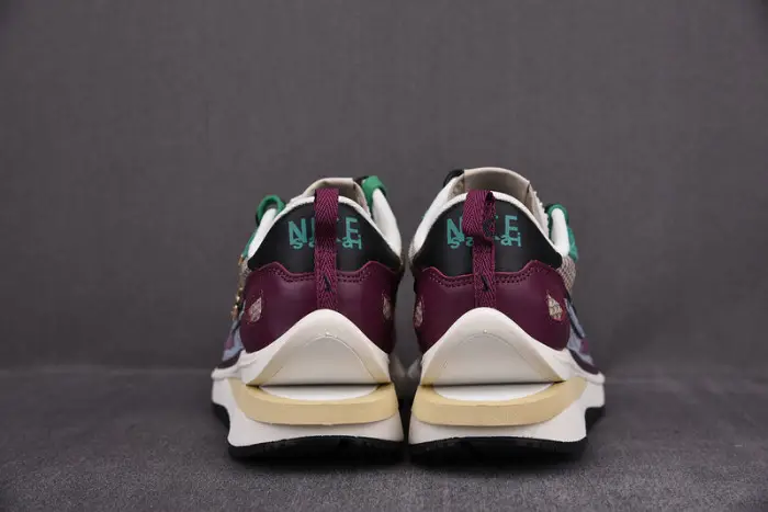 nike vaporwaffle sacai villain red neptune green 