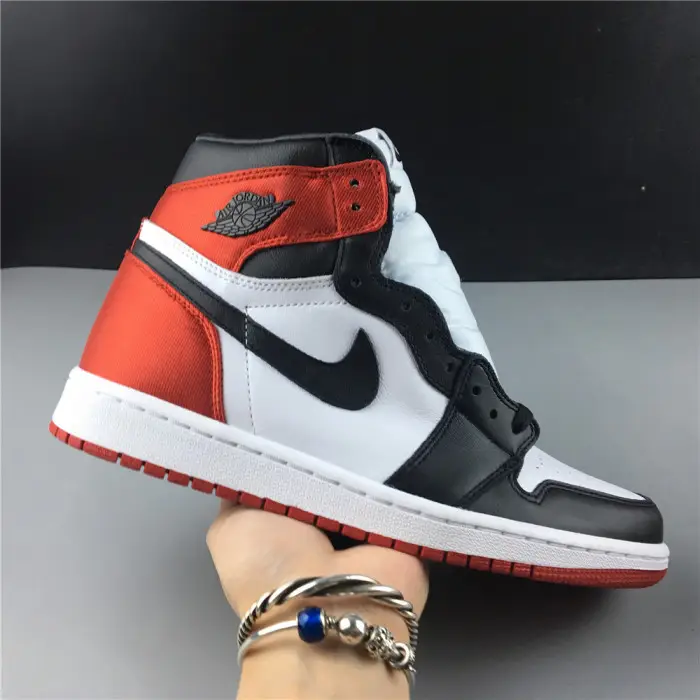 air jordan 1 satin black toe 