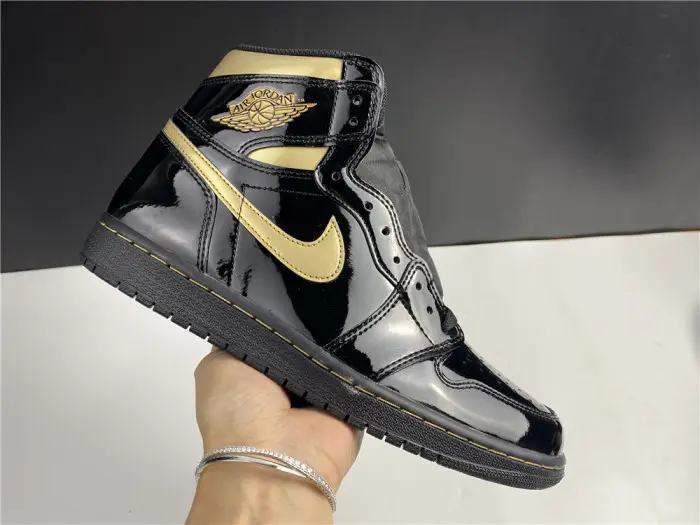 air jordan 1 high og patent ‘black gold’ 
