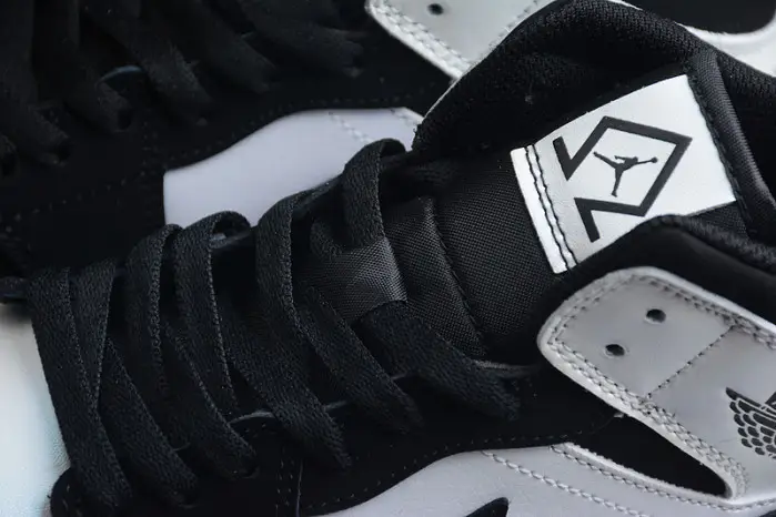 air jordan 1 mid white black Di*m*nd 