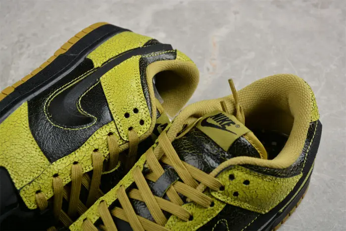 Nike Dunk Low QS Halloween Skull 