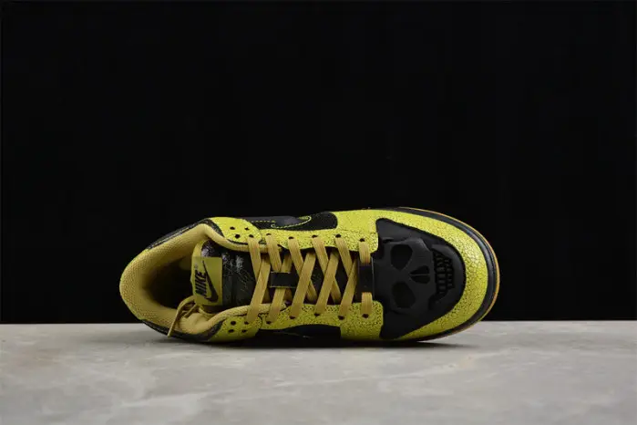 Nike Dunk Low QS Halloween Skull 