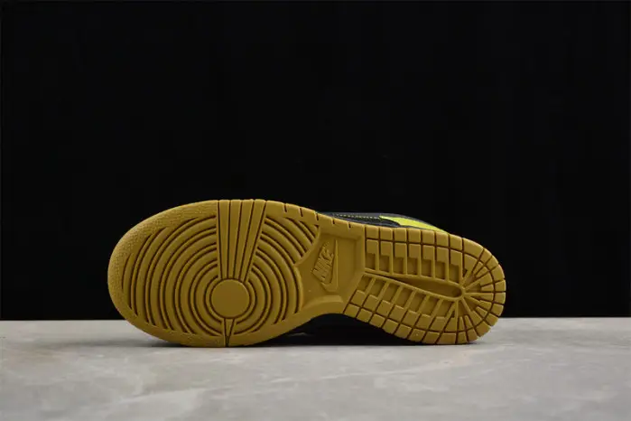 Nike Dunk Low QS Halloween Skull 