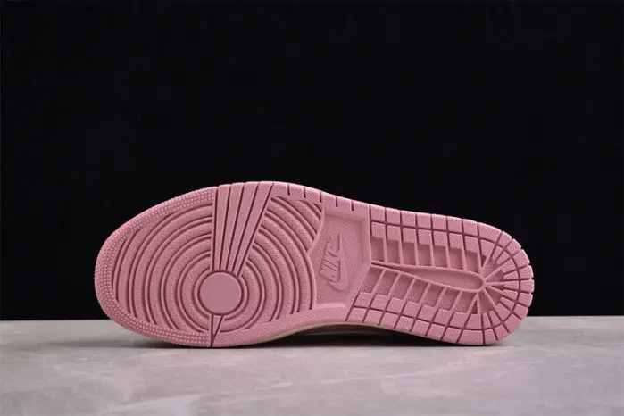 TRAVIS SCOTT X AIR JORDAN 1 LOW OG “white and pink” 