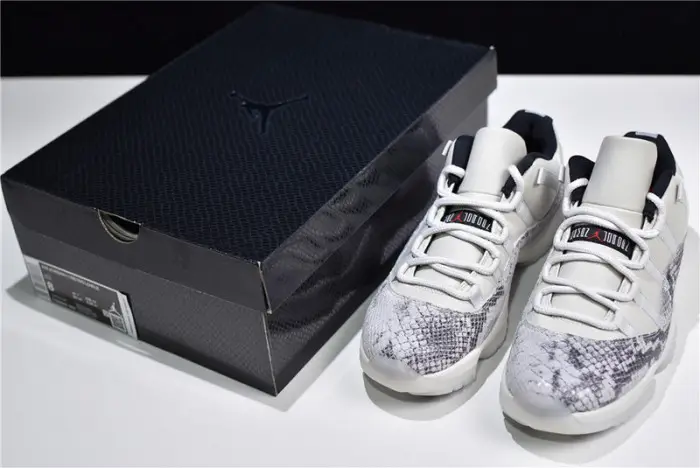 air jordan 11 low snakeskin light bone 