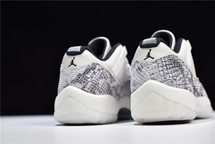 air jordan 11 low snakeskin light bone 