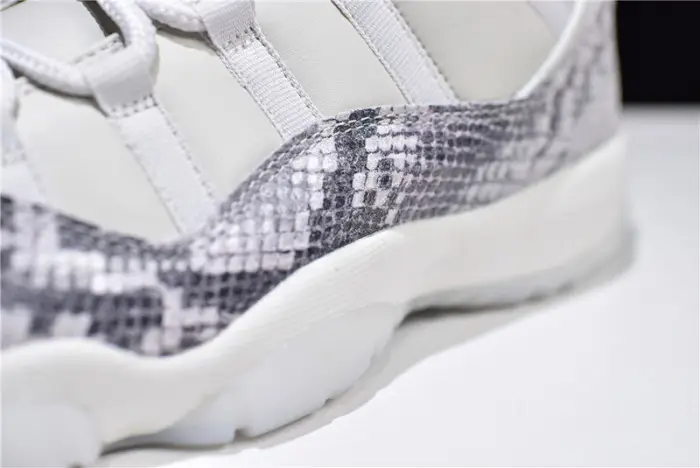 air jordan 11 low snakeskin light bone 
