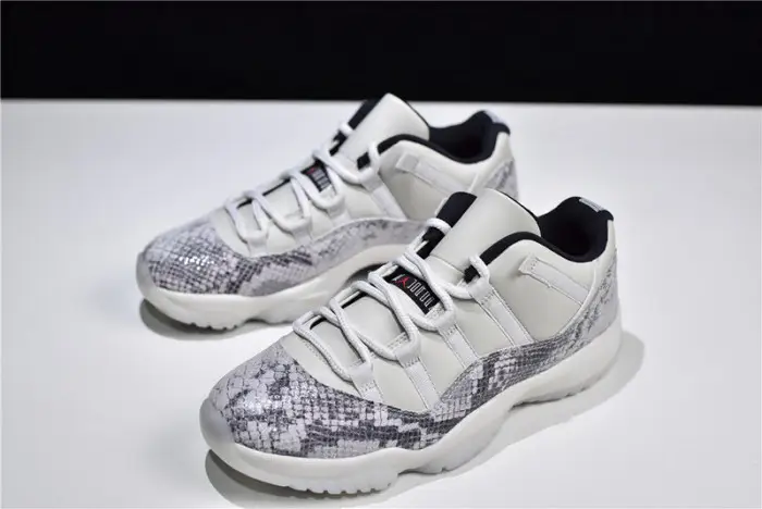air jordan 11 low snakeskin light bone 