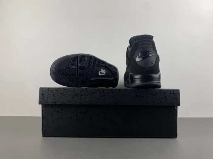 Air Jordan 4 Retro Black Cat (2025) 