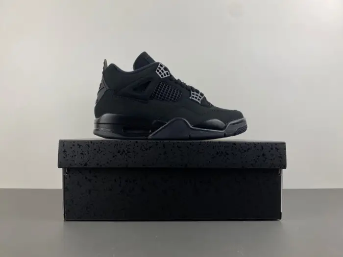 Air Jordan 4 Retro Black Cat (2025) 