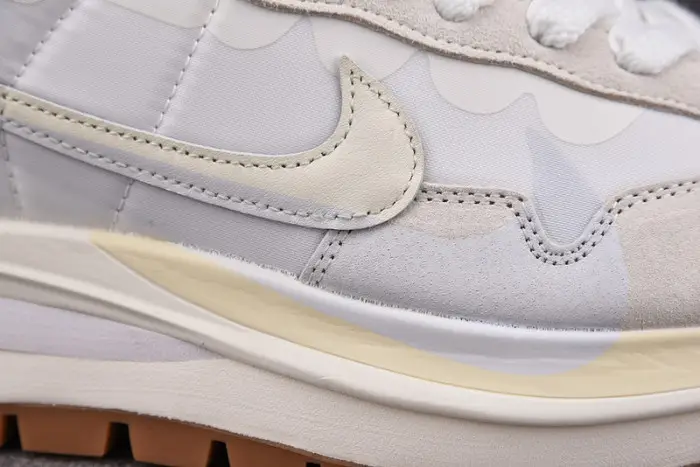 nike vaporwaffle sacai sail gum 
