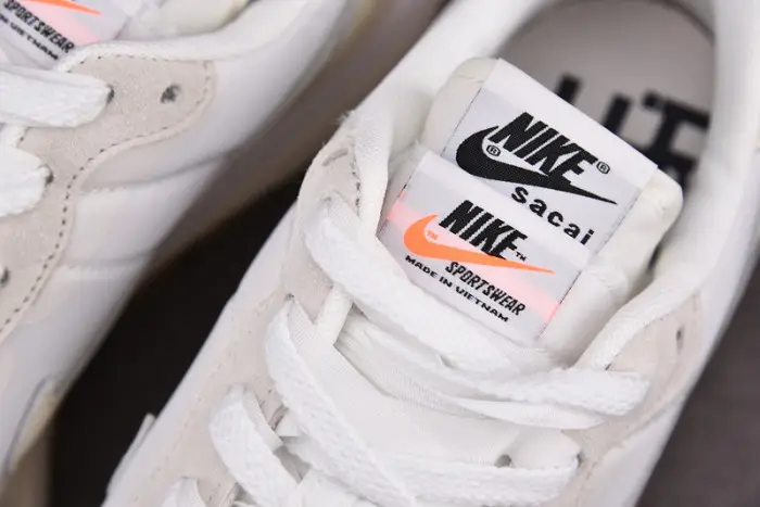 nike vaporwaffle sacai sail gum 