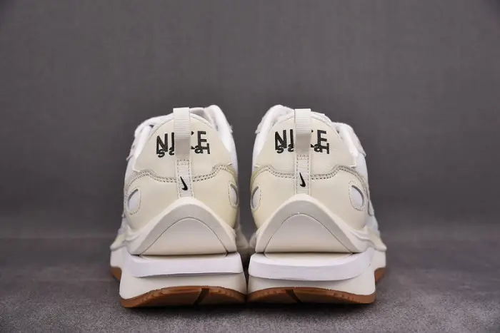 nike vaporwaffle sacai sail gum 