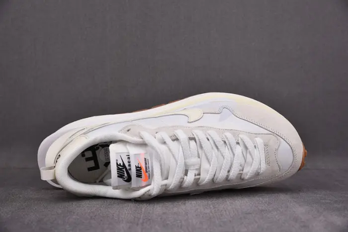 nike vaporwaffle sacai sail gum 