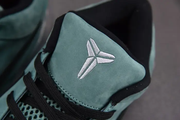 nike kobe 4 protro “girl dad” 