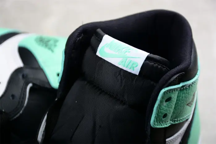 air jordan 1 retro high og green glow 