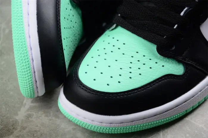 air jordan 1 retro high og green glow 