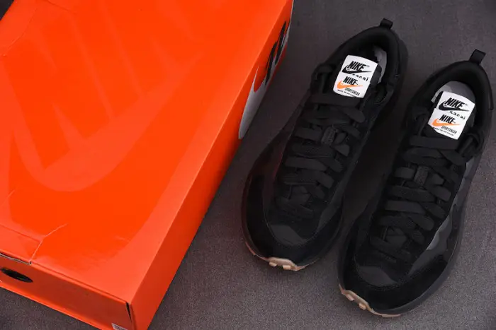 nike vaporwaffle sacai ''black gum'' 