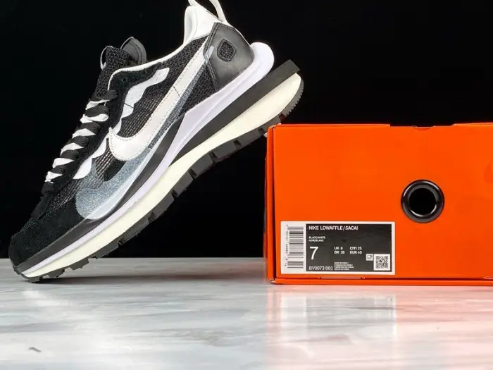 sacai x nike pegasua vaporfly black white 